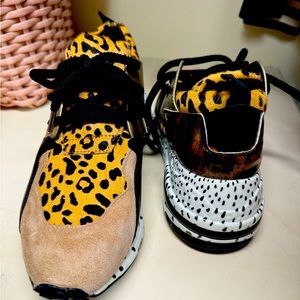 Steve Madden cliffhanger tennis shoes. Worn 2x!